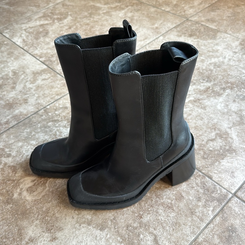 Tory Burch boots - size 8 - Picture 2 of 6